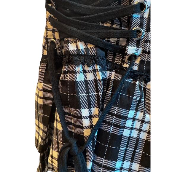 Dolls Kill Widow Pleated Plaid Skirt White Black Plus Size 1X NWT - Picture 9 of 10